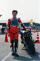 �{���{��