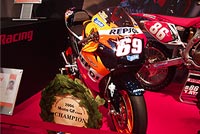 �j�b�L�[�E�w�C�f��