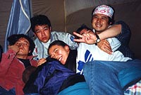 �e���g�̒�