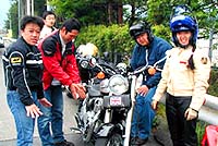 親分のバイクは暖かい・・・。