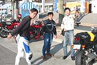 ���B����