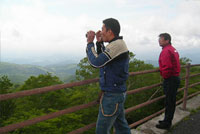 ���~�������H